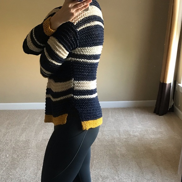 Open knit sweater, size small - Picture 3 of 4